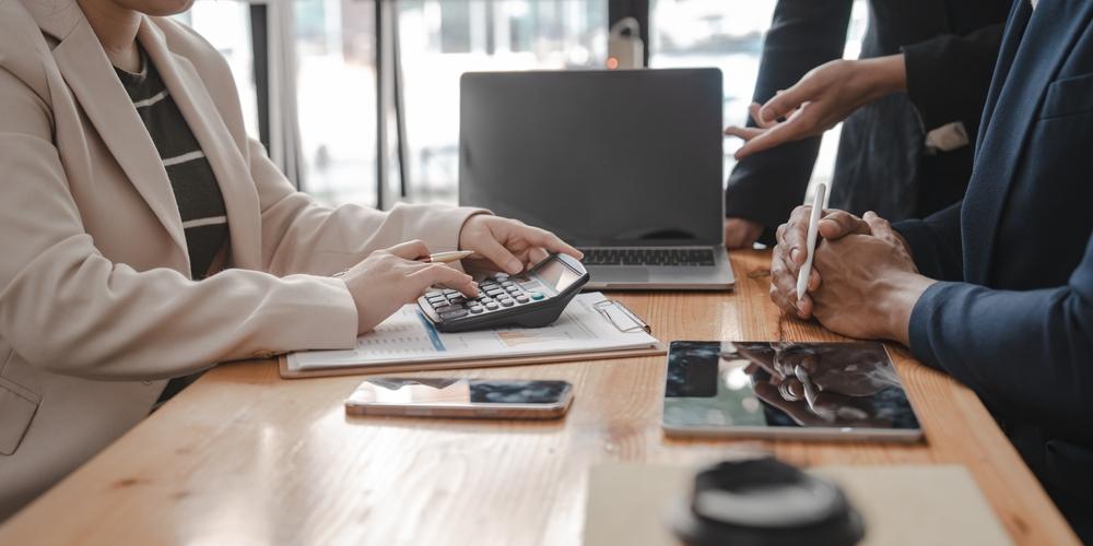 Collections follow-up review of overdue client invoices for an Anchorage business